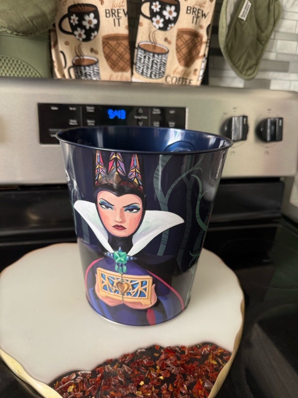 Disney Snow White Floral Popcorn Tin in Green, Black & Red - Picture 4 of 6